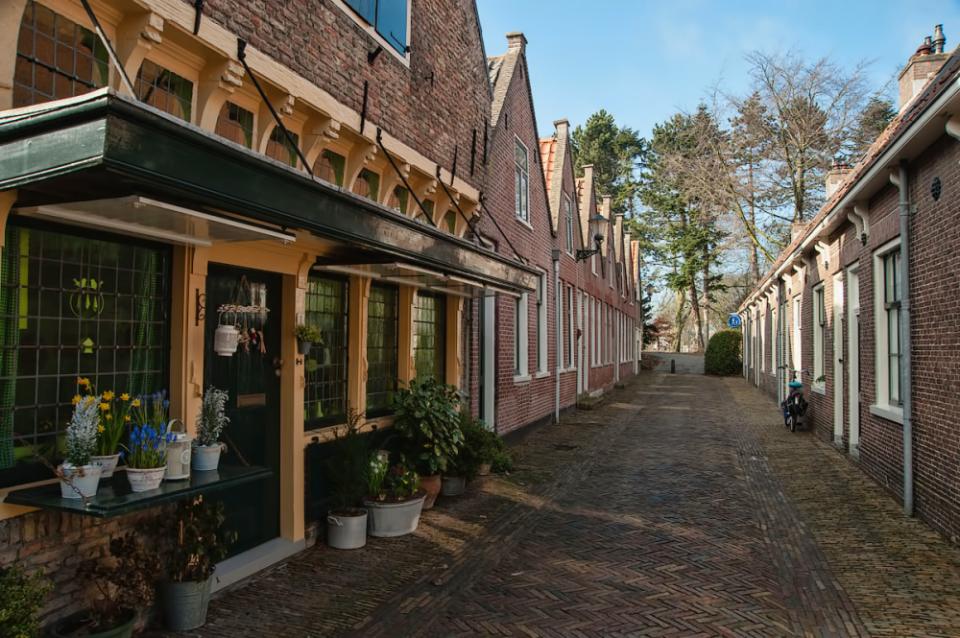 Straat met 16 eeuwse huizen